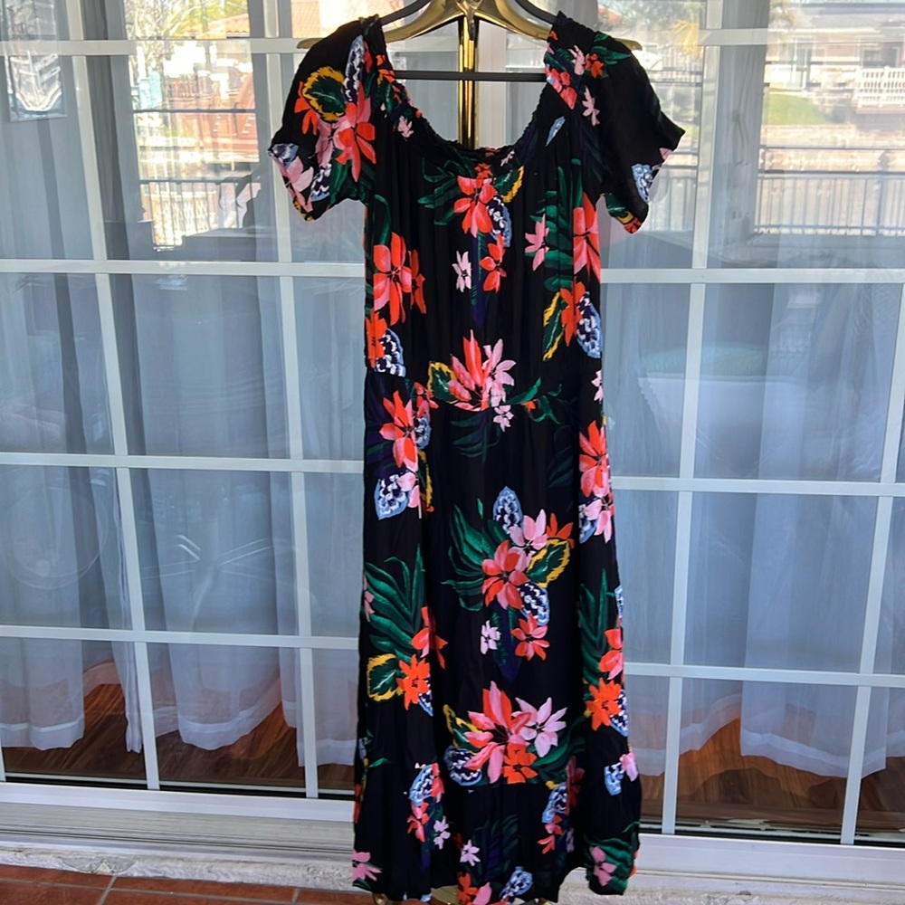 Off the shoulder, tropical midi